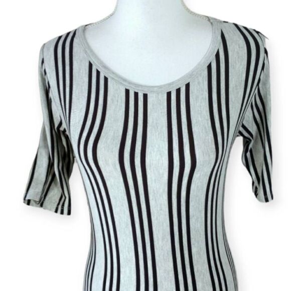 LULAROE JULIA DRESS GRAY/BLAK STRIPE SZ.S NWT. - Picture 2 of 7